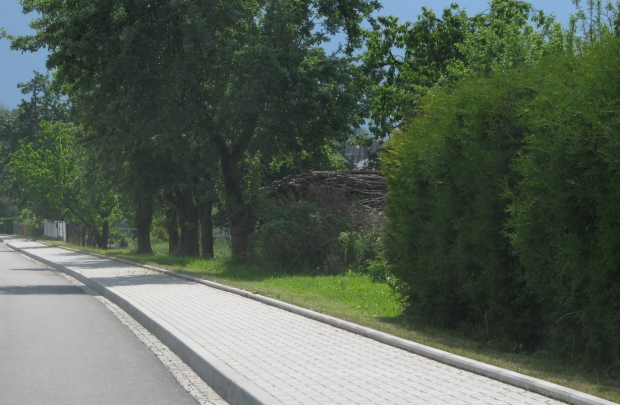 Silnice č.III/3707 Kolšov, chodníky